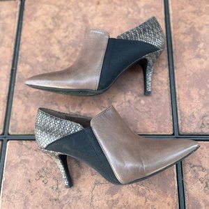 Heeled mini boots